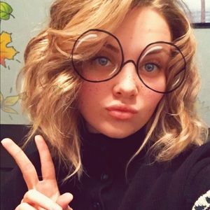 Meet your Posher, Kelli